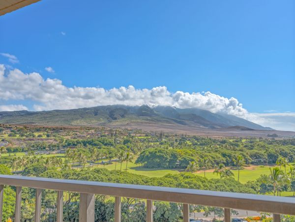 Ocean, Mountain & Golf Course View Vacation Rental in Kaanapali