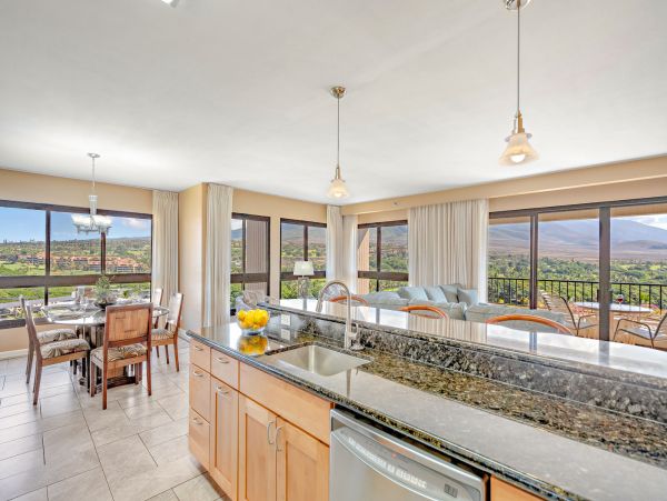 Ocean, Mountain & Golf Course View Vacation Rental in Kaanapali