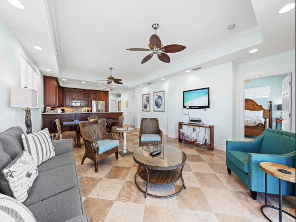 3 Bedroom Across The Beach for 9 Guests