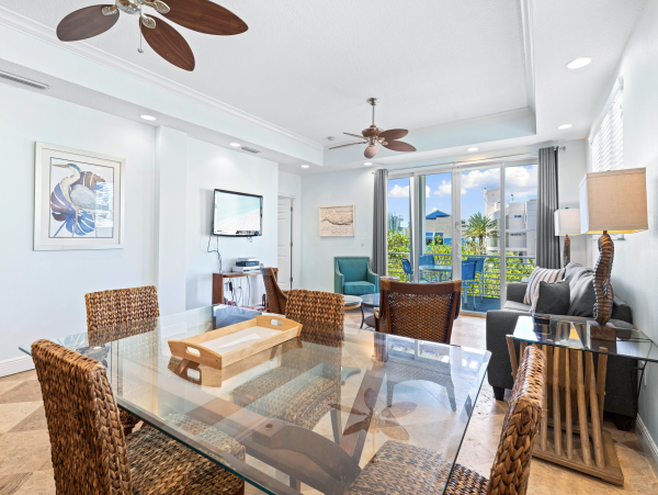 3 Bedroom Across The Beach for 9 Guests