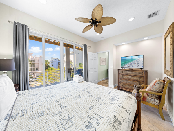 3 Bedroom Across The Beach for 9 Guests