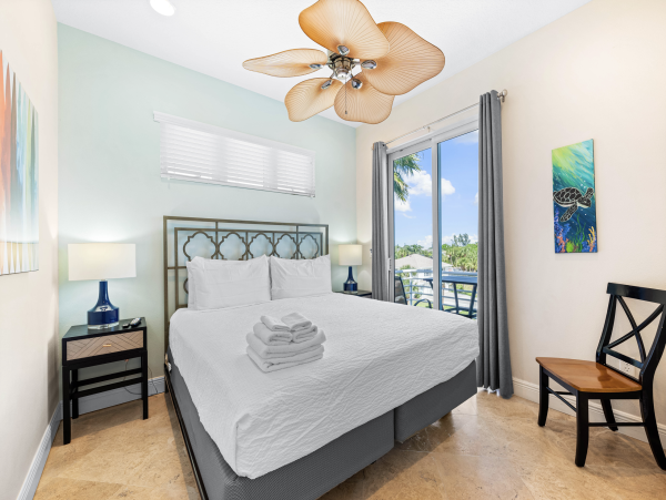 3 Bedroom Across The Beach for 9 Guests