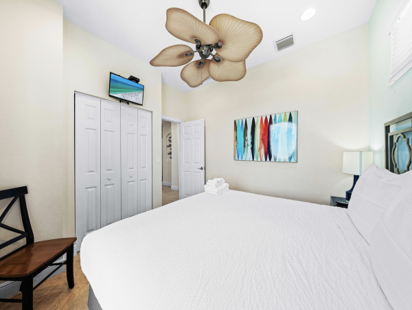 3 Bedroom Across The Beach for 9 Guests