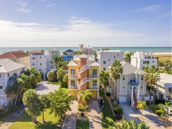3 Bedroom Across The Beach for 9 Guests