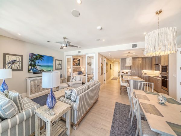 Breezy Beachfront charm with Direct Gulf views