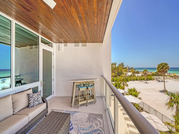 Breezy Beachfront charm with Direct Gulf views