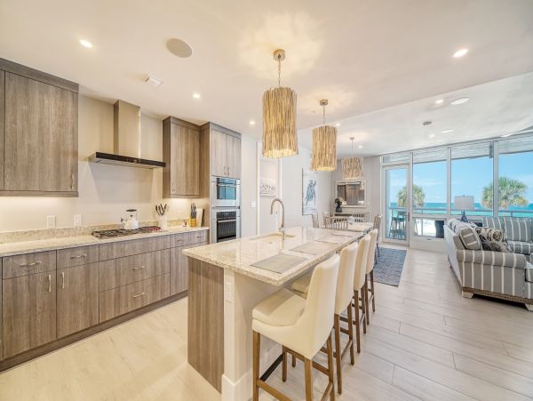 Breezy Beachfront charm with Direct Gulf views