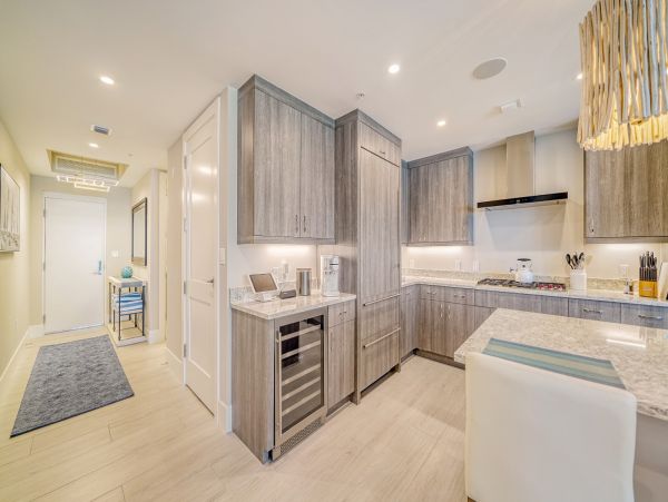 Breezy Beachfront charm with Direct Gulf views
