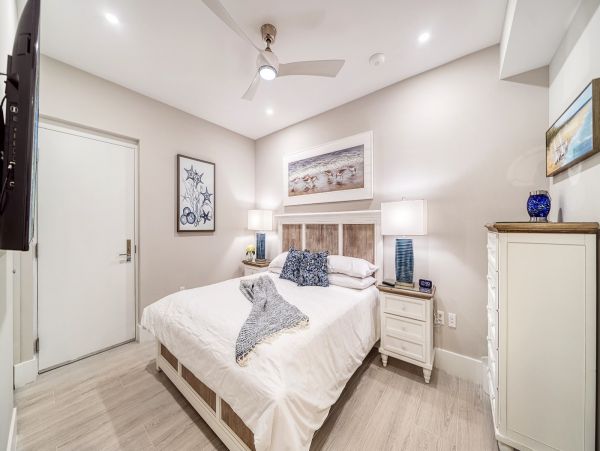 Breezy Beachfront charm with Direct Gulf views