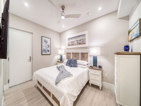 Breezy Beachfront charm with Direct Gulf views