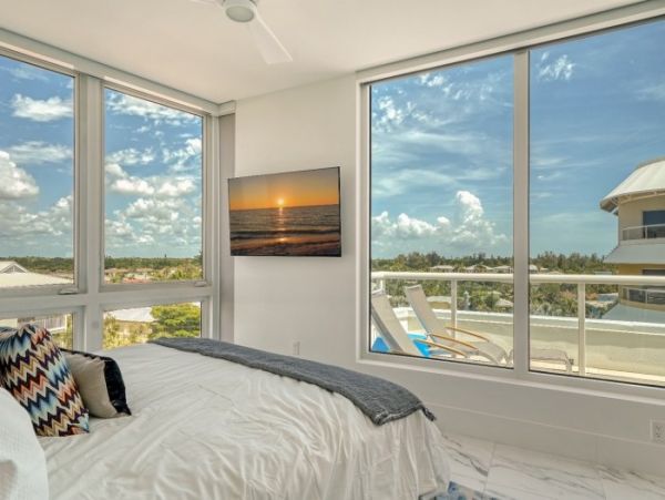 Ocean Views in NEW unit on Crescent Beach