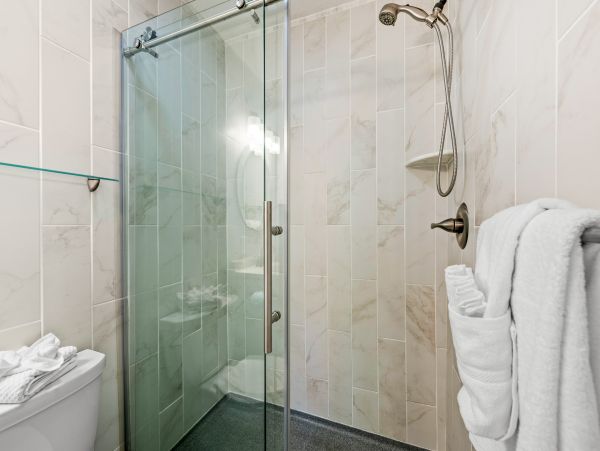 Two Bedroom Condo less than 2 miles to the Beach