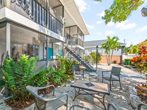 Two Bedroom Condo less than 2 miles to the Beach