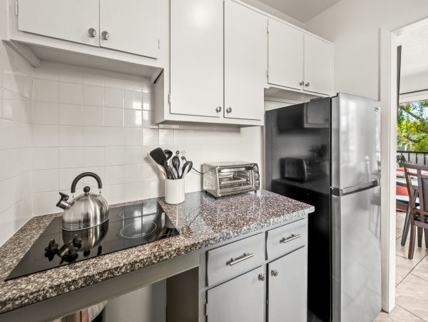 Two Bedroom Condo less than 2 miles to the Beach