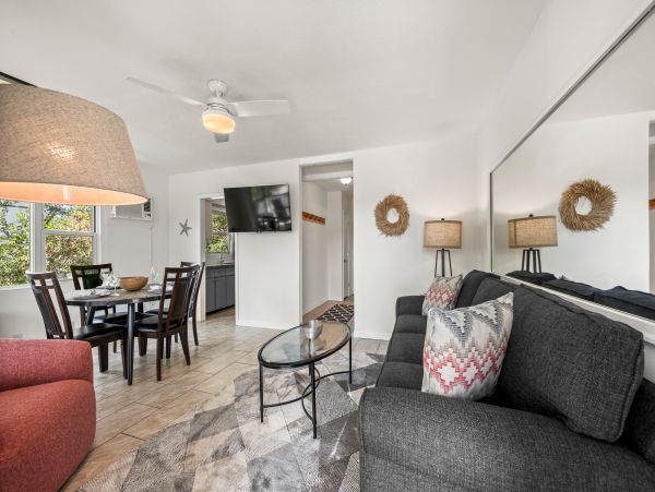 Two Bedroom Condo less than 2 miles to the Beach