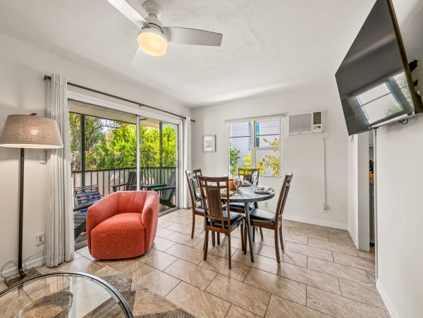 Two Bedroom Condo less than 2 miles to the Beach