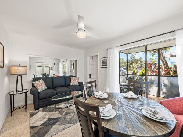 Charming 2 Bedroom Vacation Condo Sleeps 4 Guests
