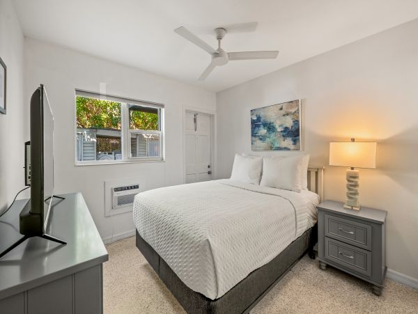 Charming 2 Bedroom Vacation Condo Sleeps 4 Guests