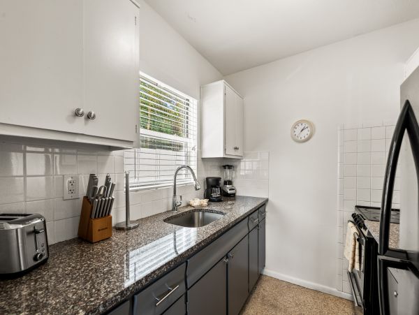 Charming 2 Bedroom Vacation Condo Sleeps 4 Guests