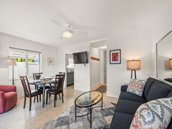 Charming 2 Bedroom Vacation Condo Sleeps 4 Guests