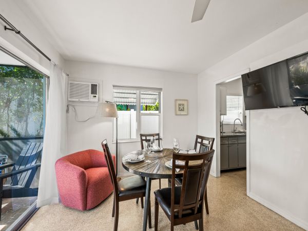 Charming 2 Bedroom Vacation Condo Sleeps 4 Guests