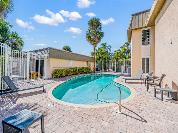 Coastal Comfort Just Steps from Siesta Key Beach