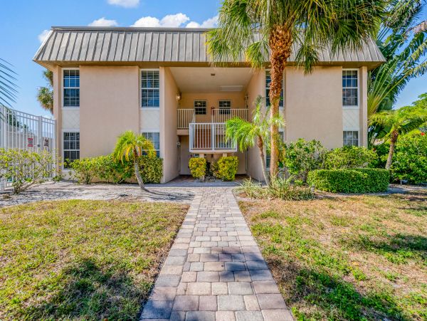 Coastal Comfort Just Steps from Siesta Key Beach