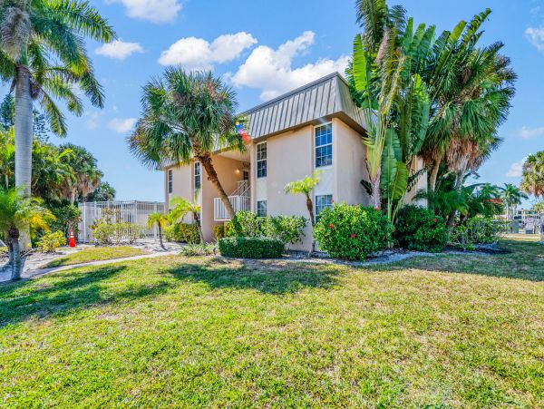 Coastal Comfort Just Steps from Siesta Key Beach