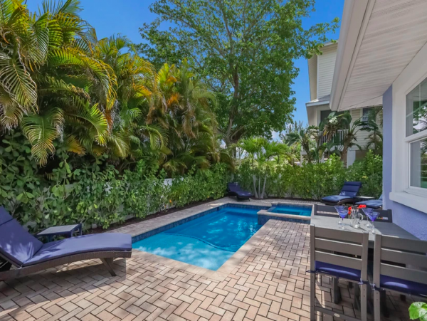 Island Elegance: Anna Maria 3 Bedroom Home Steps from the Gulf