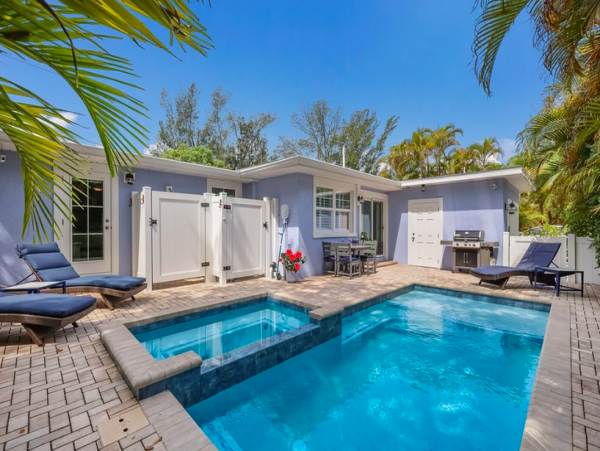 Island Elegance: Anna Maria 3 Bedroom Home Steps from the Gulf