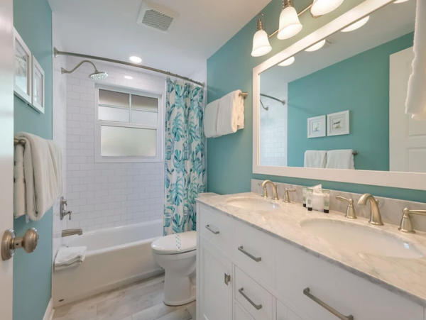 Island Elegance: Anna Maria 3 Bedroom Home Steps from the Gulf