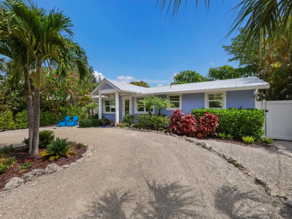 Island Elegance: Anna Maria 3 Bedroom Home Steps from the Gulf