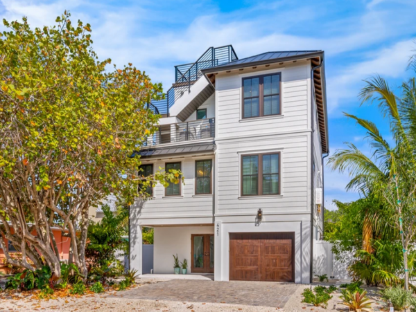 Gorgeous House with 4 Bedroom, Pool & Spa