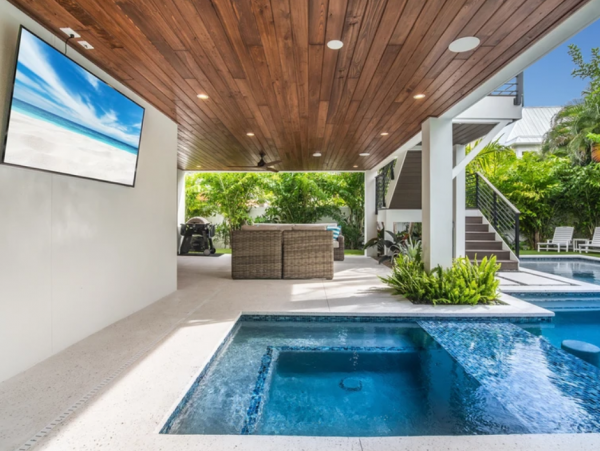 Gorgeous House with 4 Bedroom, Pool & Spa