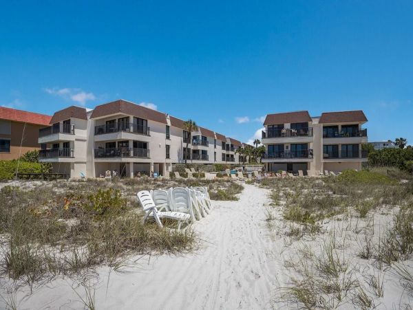 Anna Maria Island Beachfront Condo Rental – 2-Bedroom Holmes Beach Vacation Rental