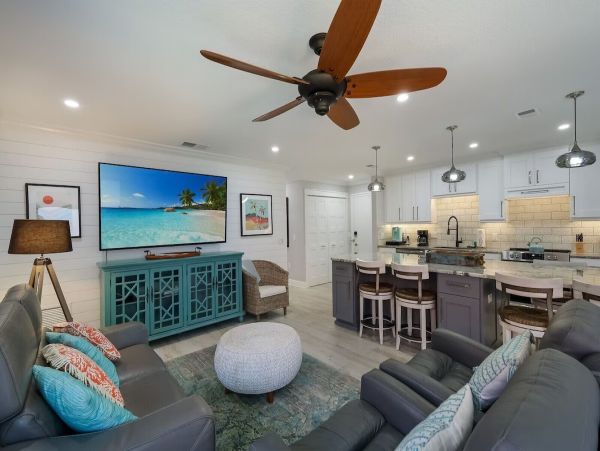 Anna Maria Island Beachfront Condo Rental – 2-Bedroom Holmes Beach Vacation Rental