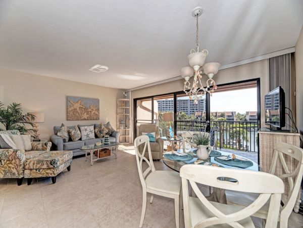 Vacation Condo Just Steps to Siesta Key Beach