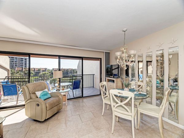 Vacation Condo Just Steps to Siesta Key Beach
