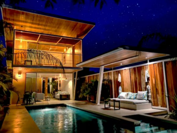 Modern Vacation Villa with 2 Bedrooms Close to Beach