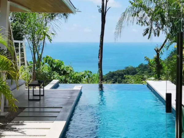 Modern Vacation Villa with 2 Bedrooms Close to Beach