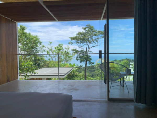Modern Vacation Villa with 2 Bedrooms Close to Beach