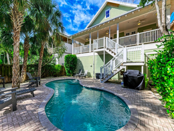 Pet friendly Villa with Private pool in the heart of Anna Maria