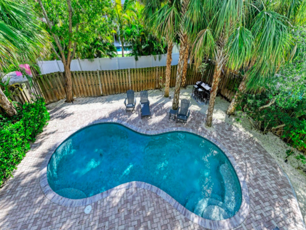 Pet friendly Villa with Private pool in the heart of Anna Maria