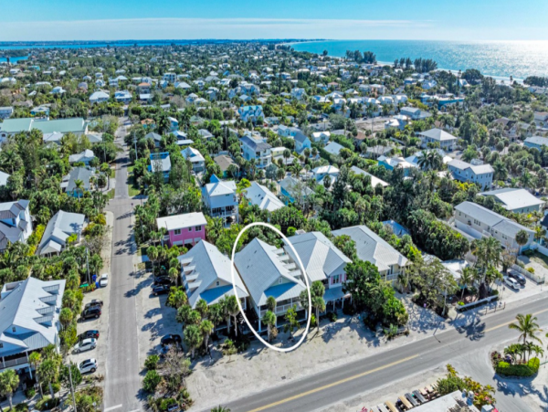 Pet friendly Villa with Private pool in the heart of Anna Maria