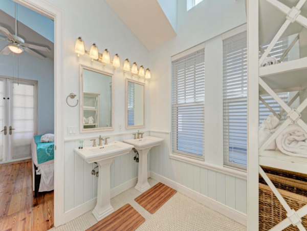 Pet friendly Villa with Private pool in the heart of Anna Maria