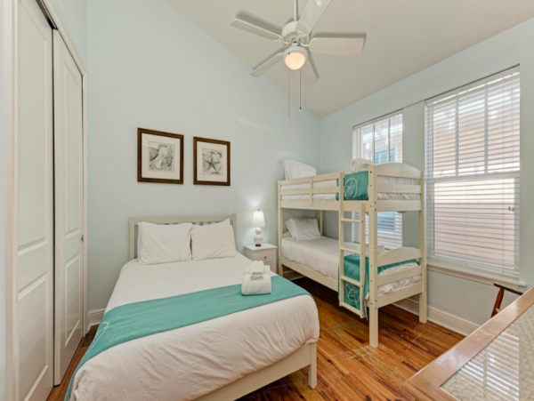 Pet friendly Villa with Private pool in the heart of Anna Maria