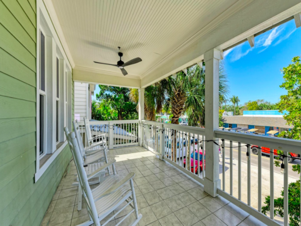 Pet friendly Villa with Private pool in the heart of Anna Maria