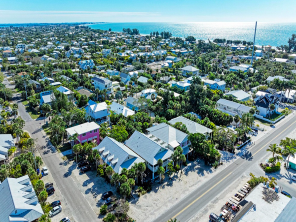 Pet friendly Villa with Private pool in the heart of Anna Maria