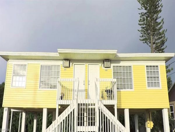 Lovely Fort Myers Duplex with Great Amenities