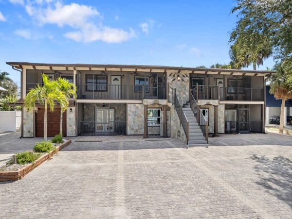 Walk to Beach Fort Myers Vacation Sleeps 8 Guests